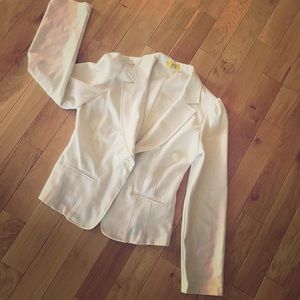Chic💥White Poly Blazer P2 szMed?